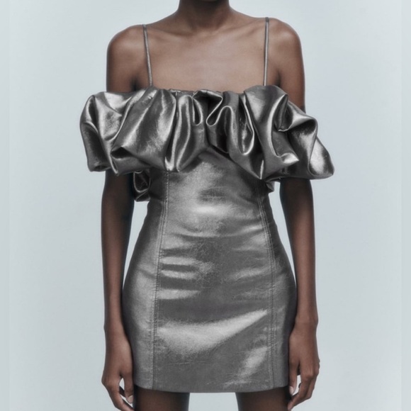 Zara VOLUMINOUS SHORT DRESS. Size Small - Picture 1 of 8